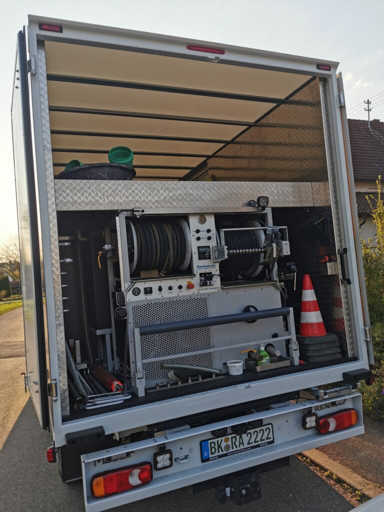 Hochdruckspülarbeiten bei einem Einsatz in Backnang